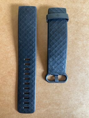 Fitbit Charge 4 or Charge 3 Black Textured Silicone Band Size Large 6.7" – 8.1"
